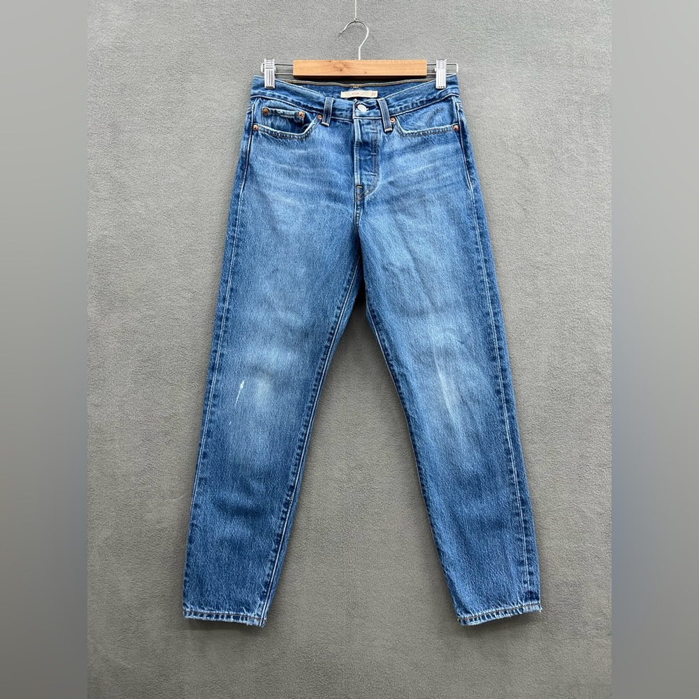 Levi’s Wedgie Straight Women's Size 27 Jeans Button Fly Medium Wash Denim